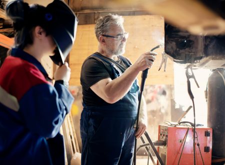 lifestyle-garage-profession-automobile-motor-workman-workshop-station-vehicle-equipment-maintenance_t20_X339Q9